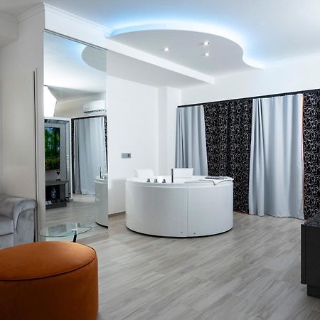 Suite17 - Luxury Guesthouse โจวีนัซโซ ภายนอก รูปภาพ