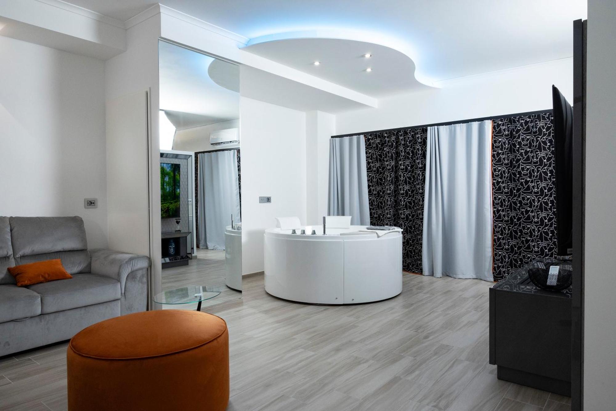 Suite17 - Luxury Guesthouse โจวีนัซโซ ภายนอก รูปภาพ