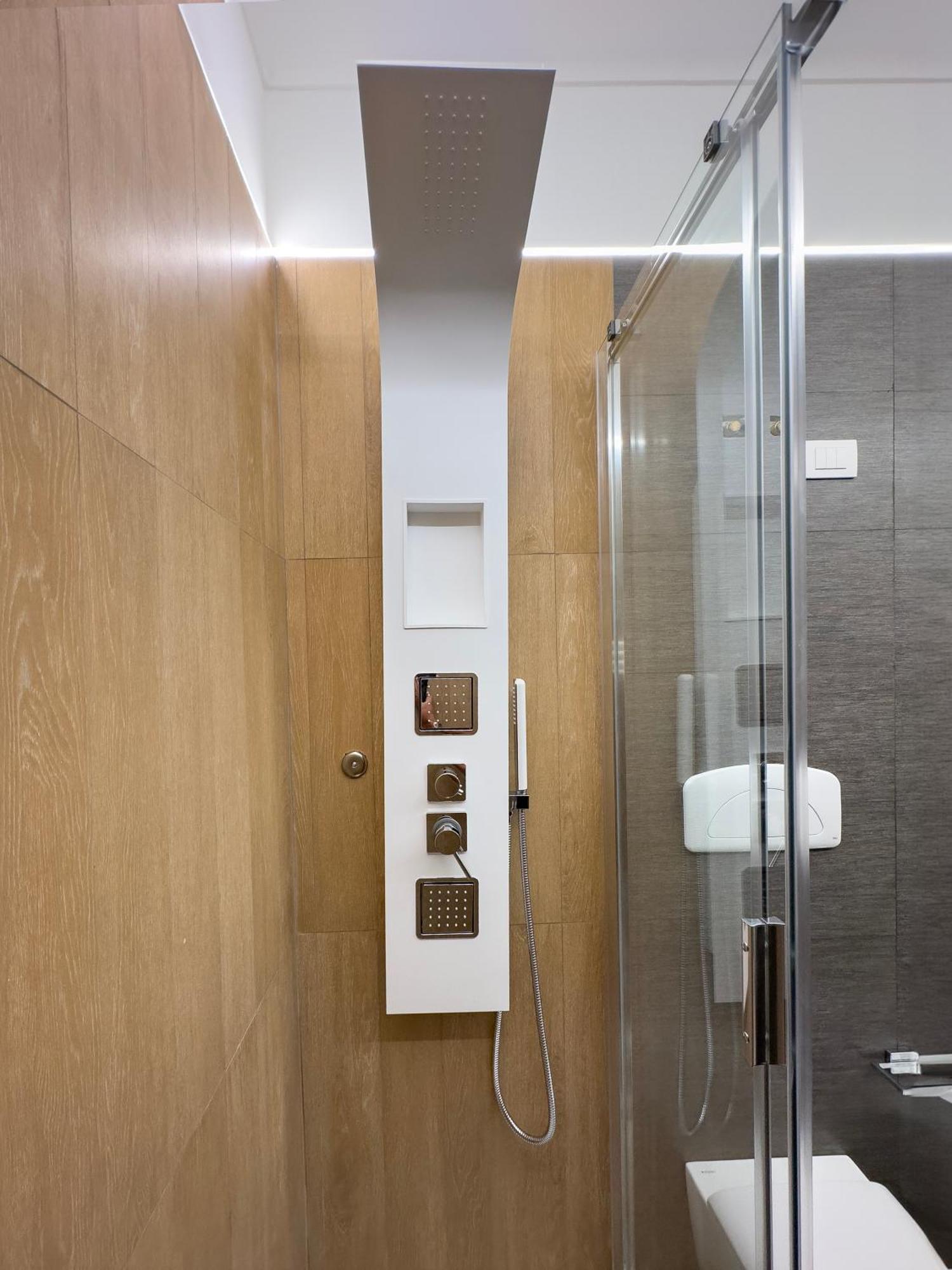 Suite17 - Luxury Guesthouse โจวีนัซโซ ภายนอก รูปภาพ