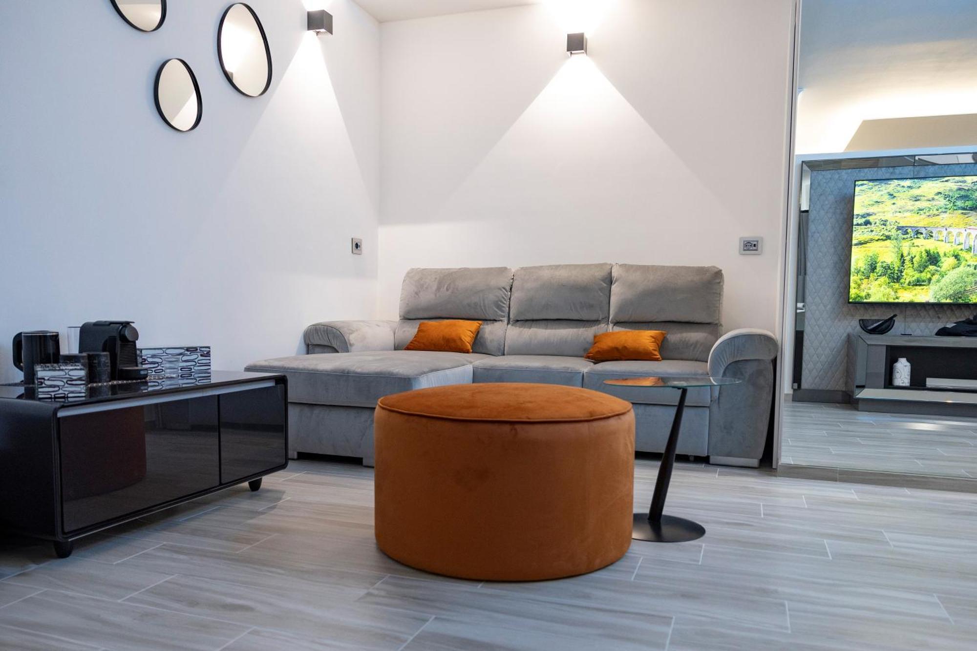 Suite17 - Luxury Guesthouse โจวีนัซโซ ภายนอก รูปภาพ