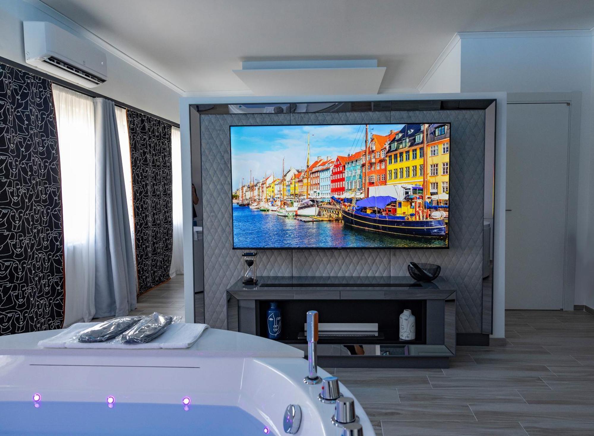 Suite17 - Luxury Guesthouse โจวีนัซโซ ภายนอก รูปภาพ