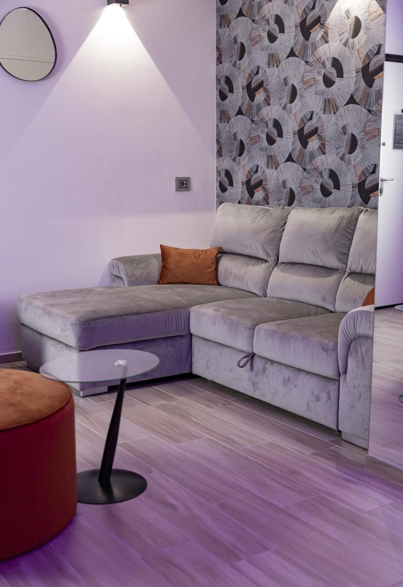 Suite17 - Luxury Guesthouse โจวีนัซโซ ภายนอก รูปภาพ